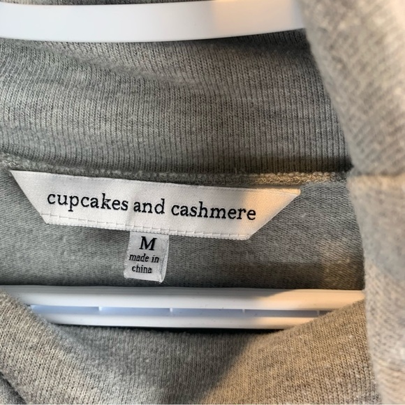 cupcakes &  cashmere Heather Grey Luca Cowl Neck Long Sleeve Sweater sz M - Picture 7 of 10